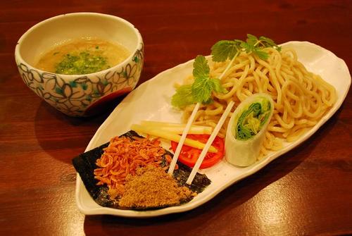 「上品なラーメン」が女性に大人気！待望のつけ麺、始まりました！