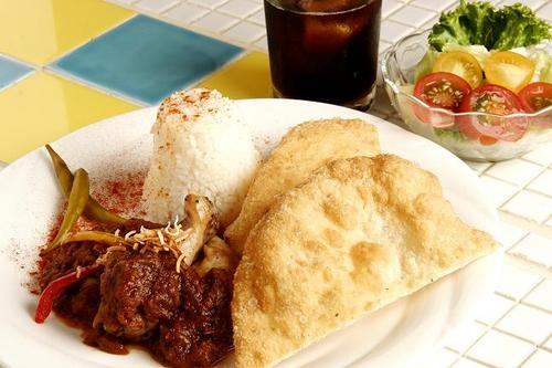特製カリーは本格的！やみつきになる一品！