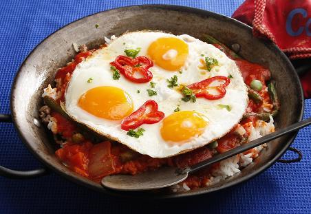 スペインのフラメンコダンサーをイメージさせる艶やかな色彩