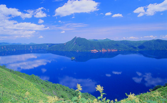 夏休みは摩周湖で遊覧飛行はいかが？「摩周湖SKYクルーズ」がスタート