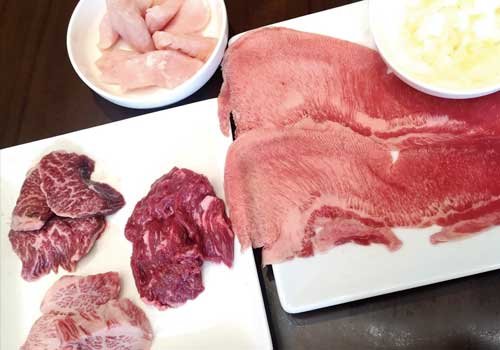 990円～の焼肉ランチセットは土日もOK！平日ディナーは、牛サガリが半額の490円！