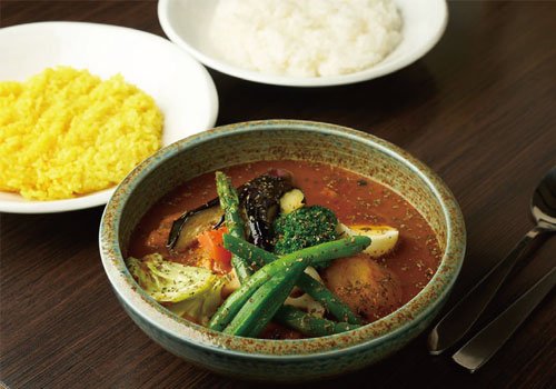 カレー単品でもセットでもナンorライスが食べ放題！