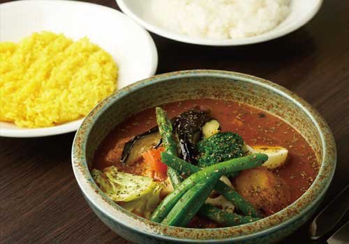 カレー単品でもセットでもナンorライスが食べ放題！