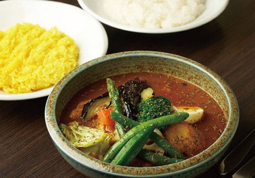 カレー単品でもセットでも ナンorライスが食べ放題！