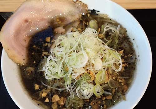 醤油にこだわるらーめん屋 全国各地の厳選したうま味のある醤油を使用