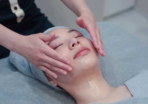 冬の乾燥はお肌の大敵。喧騒を忘れさせる上質な空間で、新しく生まれ変わる肌