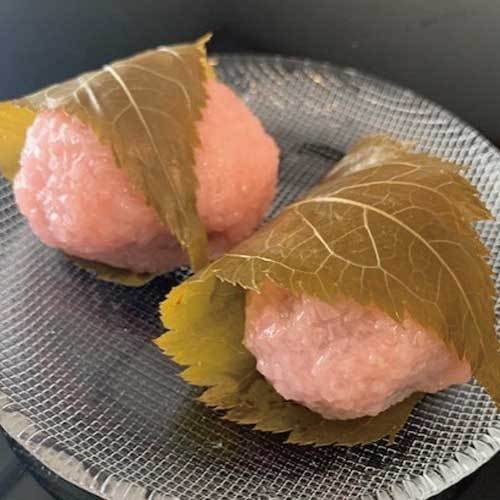 ①豆大福1個サービス または ②どら焼き1個サービス