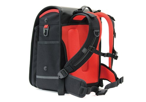登山リュックが発想の元 軽いランドセルを体験