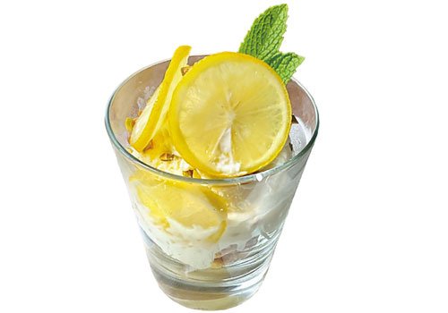 レモンとレアチーズの爽やかな酸味とシフォンのパフェ
