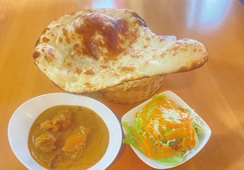不動の人気メニューは玉ねぎベースのチキンカレー