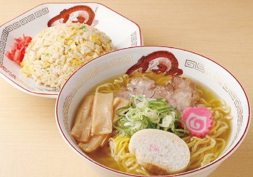 お客さんの多くが注文する きちりんの代表格チャーハンセット