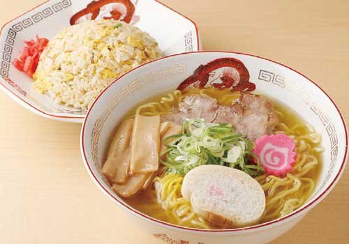 お客さんの多くが注文するきちりんの代表格チャーハンセット