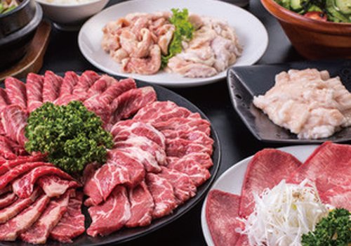 炭火の香りが食欲そそる 本格炭火焼肉をリーズナブルに！