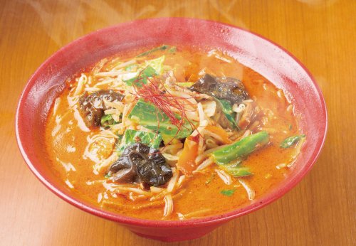 辛さの奥にある旨味がたまらない、桃太郎の辛味噌味
