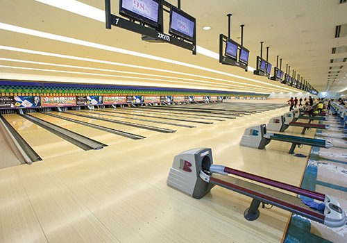 家族で行けば超お得! ボウリングに行こう!