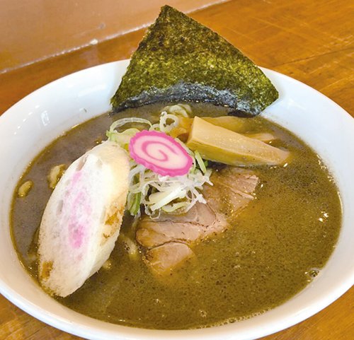 しっかり濁ったスープには 煮干しの旨味が凝縮！