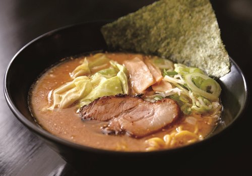 うま味あふれるこだわりスープ！ 麺はお好みで選べます