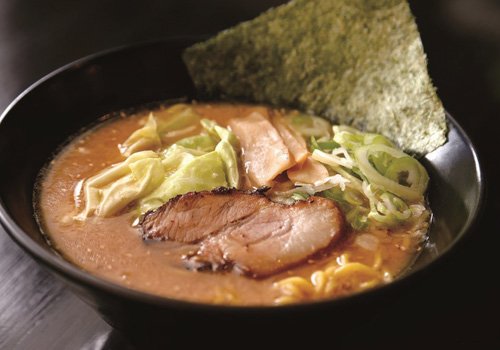 うま味あふれるこだわりスープ！ 麺はお好みで選べます