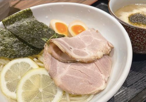昆布水と煮干し塩スープで味わう夏にうれしいのど越し抜群の一杯！