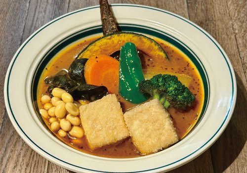 ヘルシーなのにこの満足感！ 揚げ豆富が運ぶ、冬のご褒美カレー