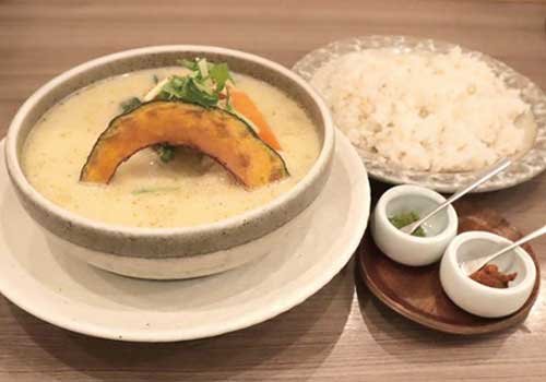 スパイスの香りがクセになる +490円で一灯庵セットがお得！