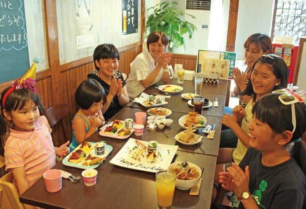 家族で行きたい！充実メニューが人気のざんぎバル