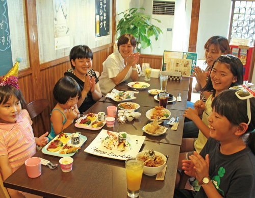 家族で行きたい！ 充実メニューが人気のざんぎバル
