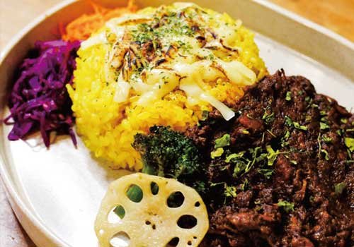 ファイターズ通りに佇むおしゃれなカレー屋さん