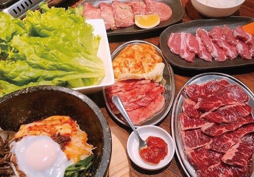 明るい店主がお出迎え！ せんべろセットが人気です