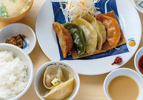 創作餃子専門店で遅ランチ