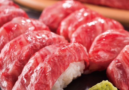 A5ランク黒毛和牛のサーロインステーキ、炙り肉寿司がオススメ！