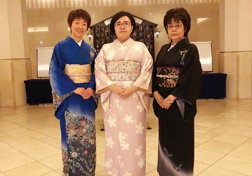 いまどき着物は来て、見て、着て帰るをモットーに！店内にある着物全品半額!!