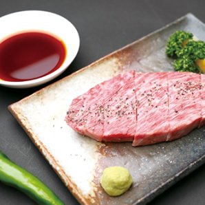 黒毛和牛、神戸牛上カルビが980円で。特別な日に食べたいのが遊山亭