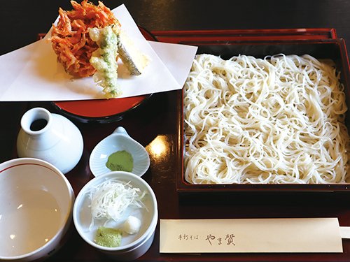 透き通るように白く細い更科そば