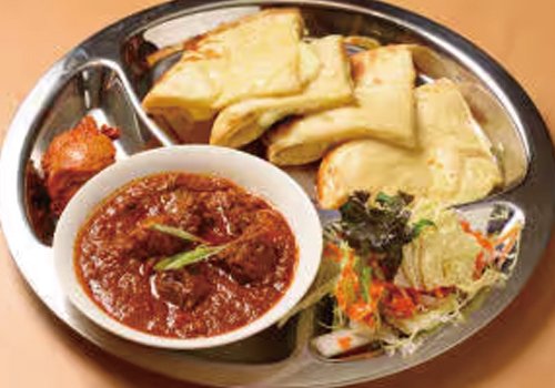 ボリューム満点のカレーでスタミナつけよう！！