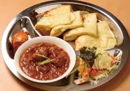 カレー注文でナン2枚おかわりOK 本場ネパールの職人が作るカレー