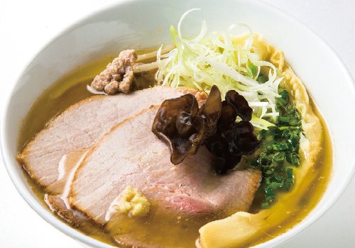 上品な鶏清湯スープが特製タレ・特注麺に絡む一杯