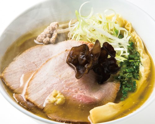 上品な鶏清湯スープに特製タレ・特注麺が絡む一杯