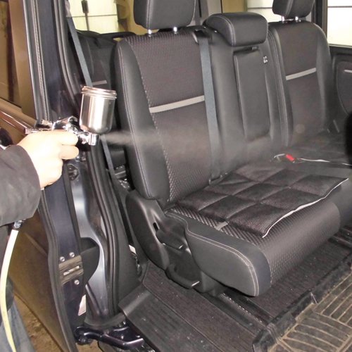 プロがあなたの愛車を強力除菌！微酸性次亜塩素酸水でウイルス対策