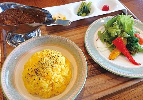 住宅街にたたずむ隠れ家風の欧風カレー屋