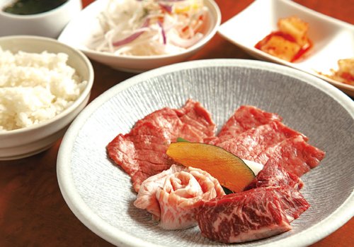 本場韓国家庭料理と本格炭火焼肉の店