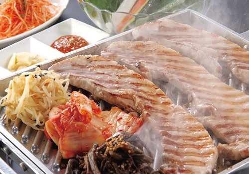 本場韓国スタイルの焼肉 お肉も野菜もたっぷり！