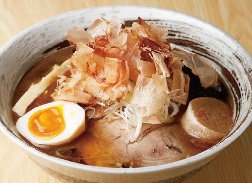 口いっぱいに香る魚介の風味が癖になる一杯