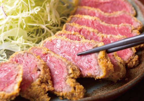 道産牛の生肉を高温で60秒　超レアに揚げた牛かつが美味