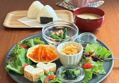 おにぎりがおいしい！厳選素材のオーガニックカフェ