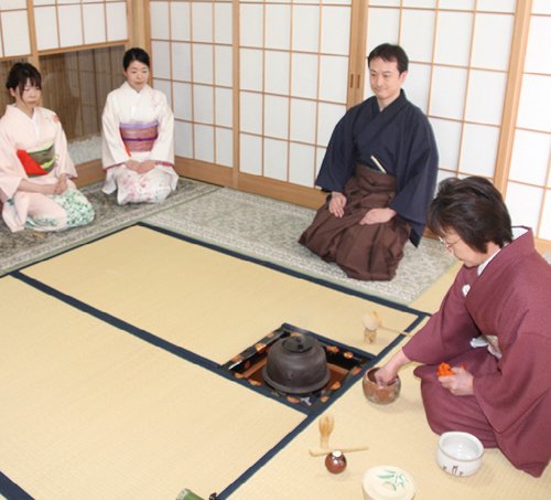 札幌駅北口から徒歩2分の茶道教室 「興味はあるけど難しそう」と思う方におすすめ!