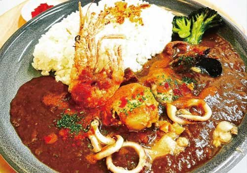 海老のうまみたっぷり　豊富な魚介は食べ応えあり！