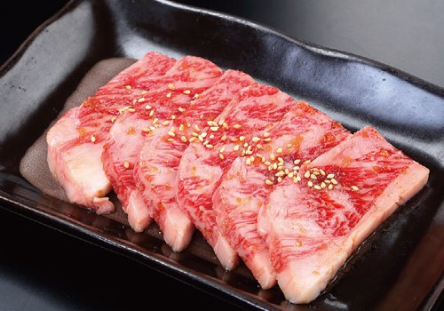 上質なお肉や一品料理もあり　土日祝限定のランチも営業！
