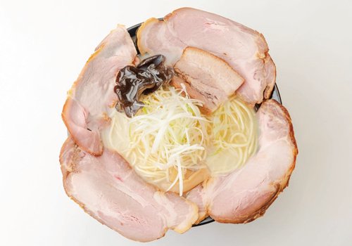 なんとチャーシューが4枚まで無料！牛骨をじっくり煮込んだコクうまスープ