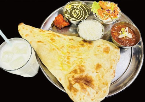 カレー注文でナンとライスが食べ放題 本格ネパールカレーはここで！